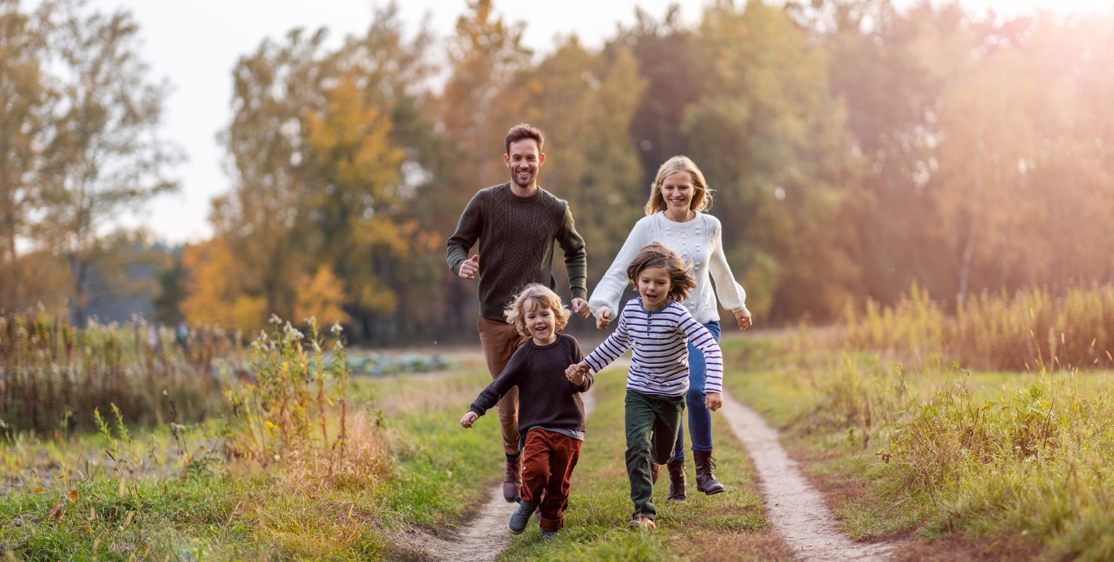 Foto von junger Familie